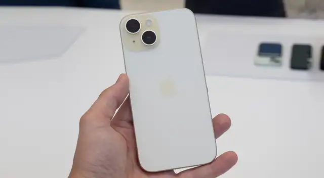 El iPhone 15 es uno de los mejores teléfonos que puedes encontrar en 2025, ya que su precio bajó y su calidad prevalece. El iPhone 15 es uno de los mejores teléfonos que puedes encontrar en 2025, ya que su precio bajó y su calidad prevalece.