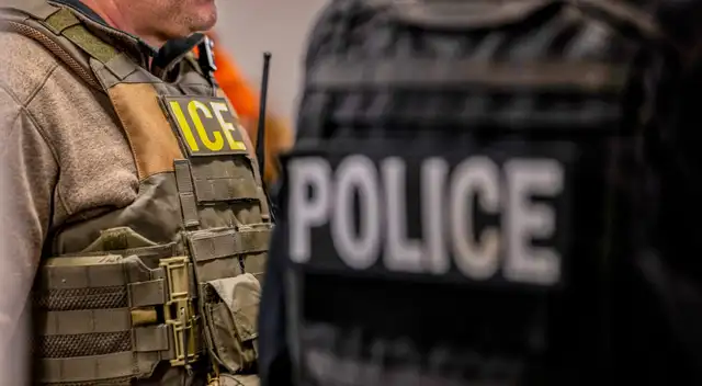 Agentes del ICE durante un operativo de control migratorio en Estados Unidos Agentes del ICE durante un operativo de control migratorio en Estados Unidos