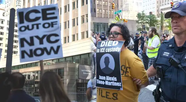 Comerciantes temen que las redadas de ICE se vuelvan comunes. Comerciantes temen que las redadas de ICE se vuelvan comunes.