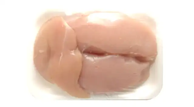 Expertos piden revisar el sello USDA para evitar riesgos al consumir pollo.    Expertos piden revisar el sello USDA para evitar riesgos al consumir pollo.