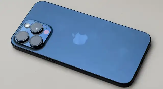 El iPhone 15 Pro Max es uno de los mejores teléfonos de gama alta que puedes comprar en 2025. Su precio ha bajado demasiado. El iPhone 15 Pro Max es uno de los mejores teléfonos de gama alta que puedes comprar en 2025. Su precio ha bajado demasiado.