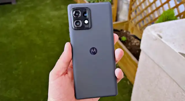 El Motorola Edge 40 Pro es uno de los teléfonos de gama alta más potentes y baratos del 2025. El Motorola Edge 40 Pro es uno de los teléfonos de gama alta más potentes y baratos del 2025.