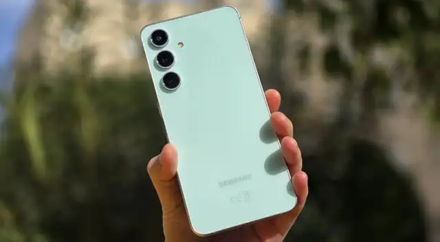 El Samsung Galaxy S24 Fan Edition es el gama alta más barato y potente que puedes comprar. Conoce su ficha técnica y dónde comprarlo.