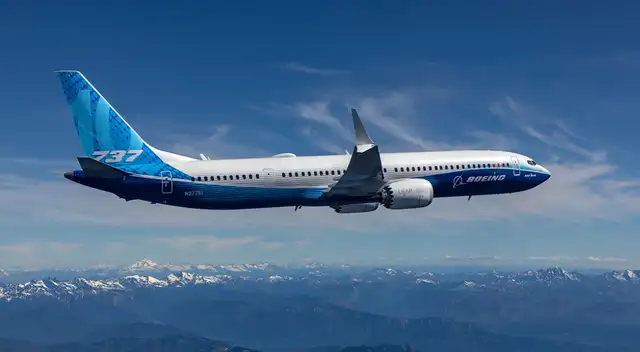 Pasajeros varados ante cancelaciones masivas en aeropuertos de EE.UU.   