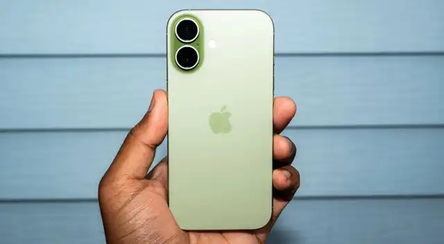 Pese a que todos miran la versión Pro Max, el iPhone más interesante de 2025 es el modelo 17 base. Pese a que todos miran la versión Pro Max, el iPhone más interesante de 2025 es el modelo 17 base.