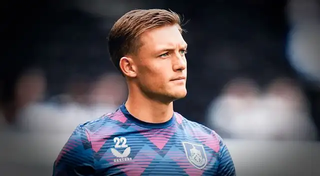 Oliver Sonne recibió impactante noticia con Burnley tras no ser convocado con Perú