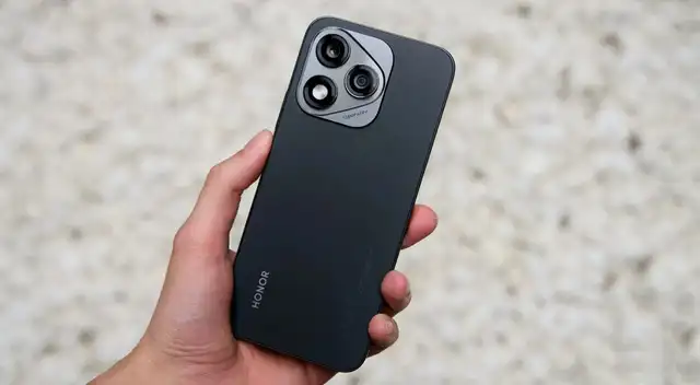 El Honor 400 Lite no solo se parece al iPhone 14 Pro, lo supera en ciertos aspectos. Es uno de los gama media más TOP. El Honor 400 Lite no solo se parece al iPhone 14 Pro, lo supera en ciertos aspectos. Es uno de los gama media más TOP.