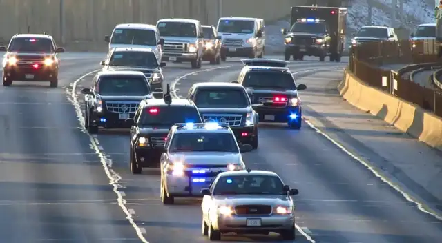 Cámaras de lectores de placas instaladas en autopistas de EE. UU. rastrean autos vinculados a inmigrantes. Cámaras de lectores de placas instaladas en autopistas de EE. UU. rastrean autos vinculados a inmigrantes.