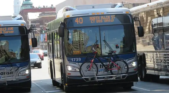 Hochul advierte que la MTA no puede sostenerse sin ingresos por tarifas