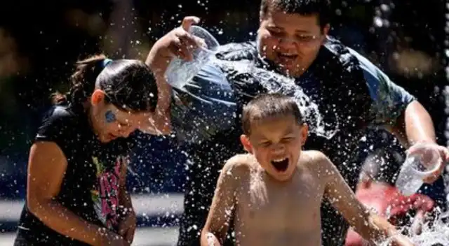 La ola de calor rompe récords y altera el clima de noviembre. La ola de calor rompe récords y altera el clima de noviembre.