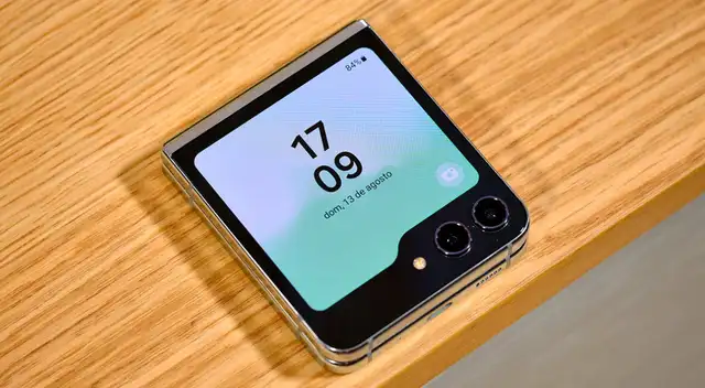 El Galaxy Z Flip 5 de Samsung es uno de los mejores teléfonos plegables y es el más económico en 2025. El Galaxy Z Flip 5 de Samsung es uno de los mejores teléfonos plegables y es el más económico en 2025.