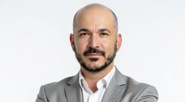 Su enfoque técnico convierte información dispersa en herramientas útiles para compradores, mejorando así la toma de decisiones en un entorno cambiante.