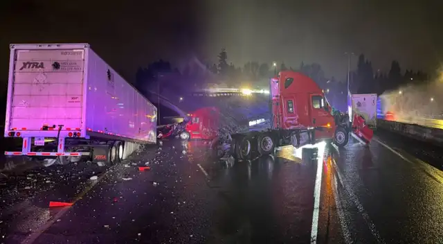 El choque de varios vehículos tuvo lugar a las 5 de mañana del lunes 15 de diciembre. El choque de varios vehículos tuvo lugar a las 5 de mañana del lunes 15 de diciembre.