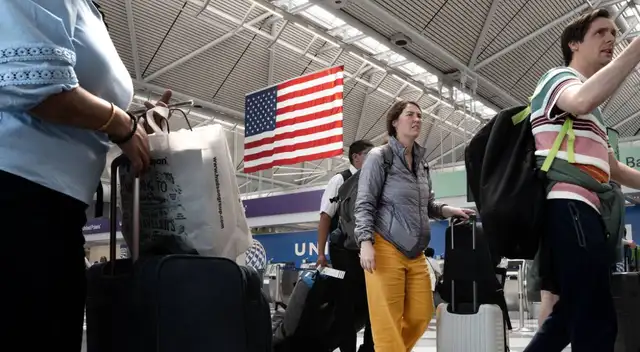 Los datos se compararán entre ingreso y salida del país Los datos se compararán entre ingreso y salida del país