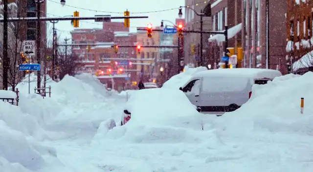 Las normas de estacionamiento alterno se suspendieron temporalmente por las nevadas en Nueva York. Las normas de estacionamiento alterno se suspendieron temporalmente por las nevadas en Nueva York.