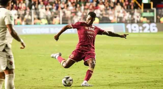 Saprissa vs. Alajuelense juegan por la final de ida del Torneo Apertura 2025 del fútbol de Costa Rica.