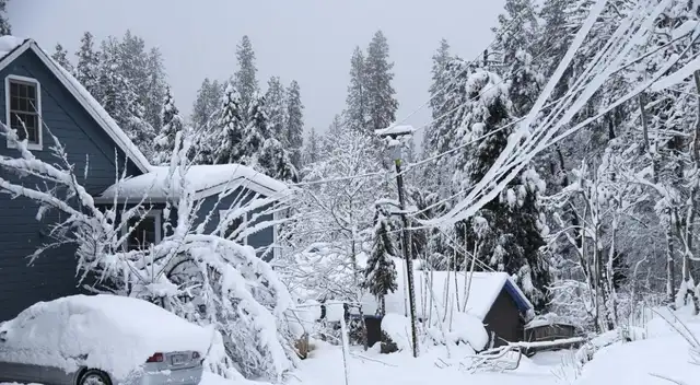 El frío extremo y la nieve pueden causar cortes de energía y cierres viales