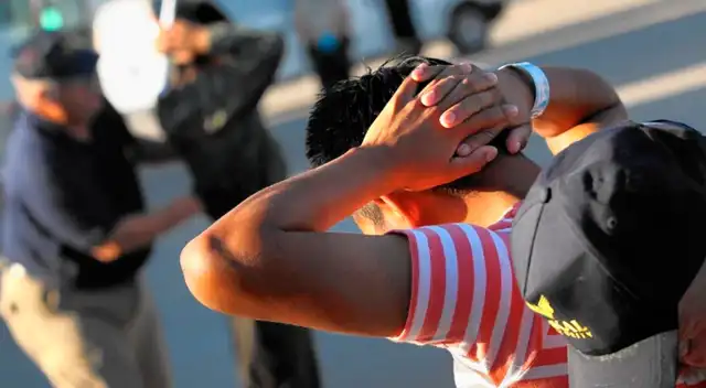 Inmigrantes evalúan el programa de autodeportación con bono de $3,000 y vuelo gratis antes de fin de año. Inmigrantes evalúan el programa de autodeportación con bono de $3,000 y vuelo gratis antes de fin de año.