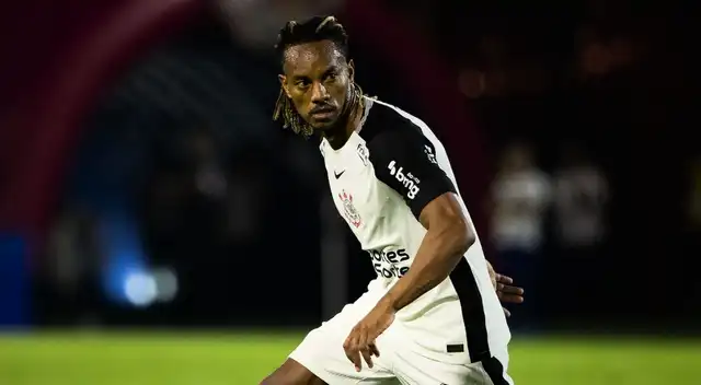 Corinthians tomó una rotunda decisión sobre el futuro de André Carillo