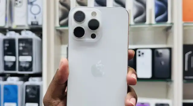 El iPhone 15 Pro Max es uno de los teléfonos más potentes de Apple y su precio ha caído demasiado para 2026.