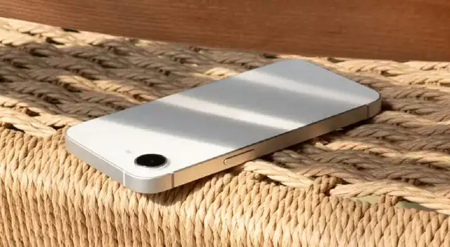 Conoce porqué deberías o NO deberías comprar el iPhone 16e, el teléfono más barato que Apple presentó en 2025.