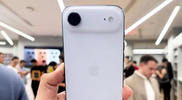 Conoce si vale la pena el iPhone 17 Air de 2025, el teléfono más delgado del mundo, el cual ha bajado su precio en 50% para este 2026.