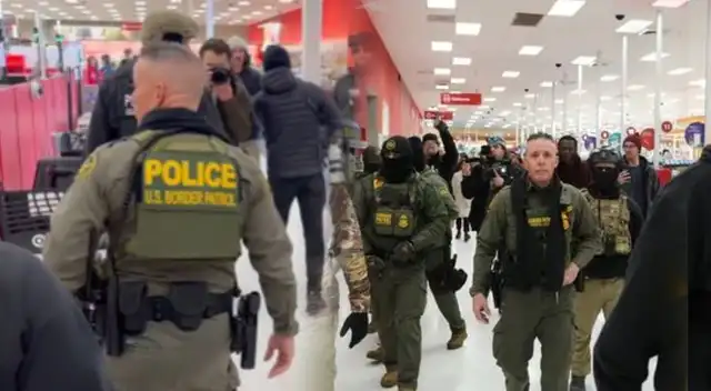 Las personas reaccionaron de forma agresiva al ver a Bovino entrar al Target local.