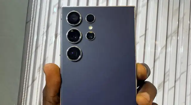 El Galaxy S24 Ultra es uno de los teléfonos mejor diseñados de Samsung y para este 2026 su precio ha bajado demasiado.