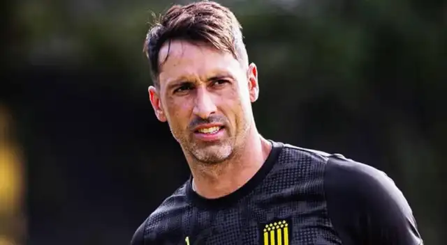 Sebastián Britos debutó oficialmente con Peñarol ante River Plate este 2026