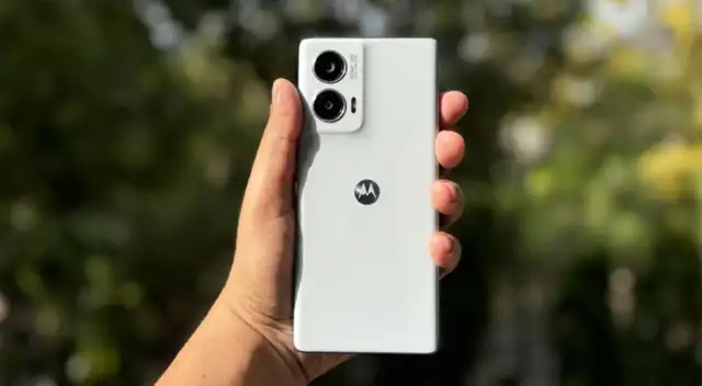 Este es el Motorola Edge 50 Fusion. Foto: composición/business-standard.com   