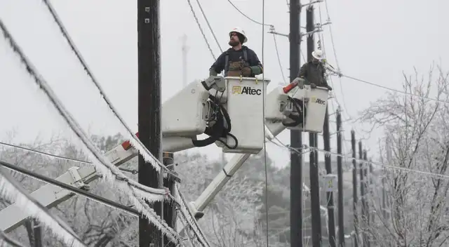 La tormenta invernal Fern provoca apagones masivos