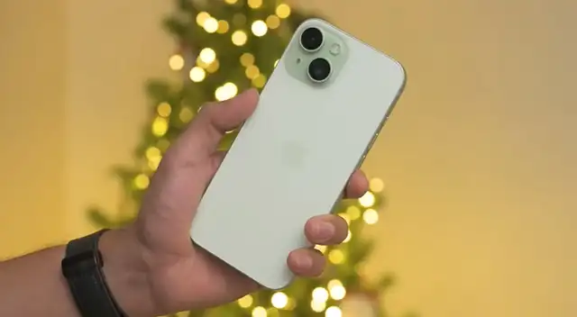 El iPhone 15 es un teléfono premium de Apple que, si bien fue lanzado en 2023, sigue siendo un equipo TOP.