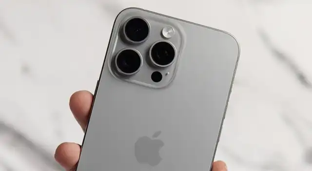 El iPhone 15 Pro Max está hecho de titanio, tiene triple cámara de 48MP con calidad 4K y su precio ha bajado al mínimo. El iPhone 15 Pro Max está hecho de titanio, tiene triple cámara de 48MP con calidad 4K y su precio ha bajado al mínimo.