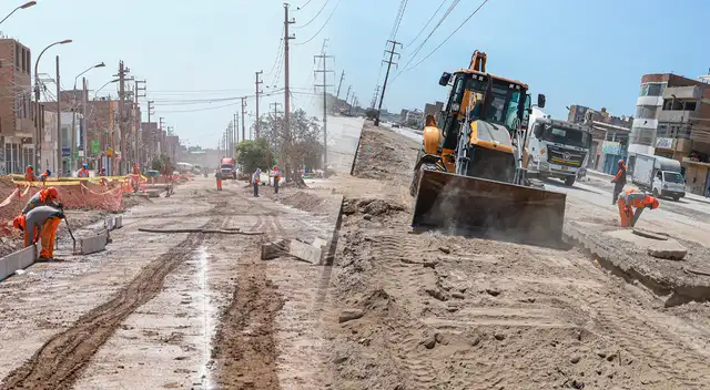 La Municipalidad de Lima avanza con obra de construcción de nuevas pistas y veredas en la av. Carlos Izaguirre.