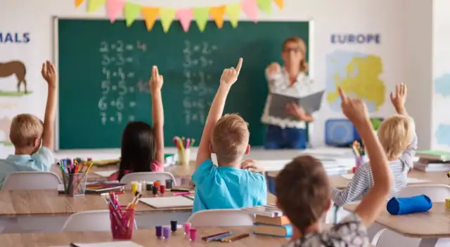 Florida revive la letra cursiva en las aulas y enciende el debate entre tradición y era digital.