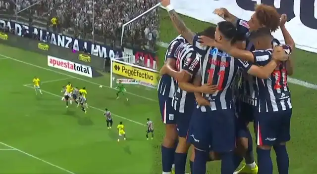 Renzo Garcés marcó el 1-0 de Alianza Lima.