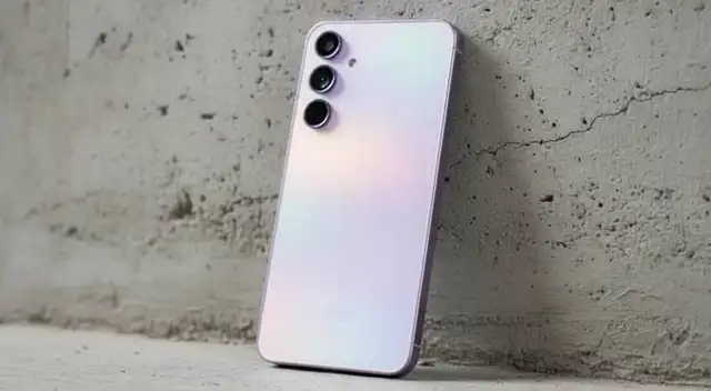 Este celular surcoreano destaca por su sistema operativo y sistema de cámaras.