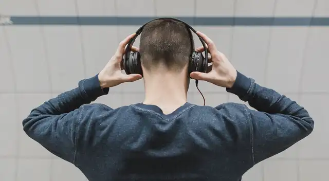 Estudio científico advierte de sustancias cancerigenas en audífonos de marcas líderes del mercado