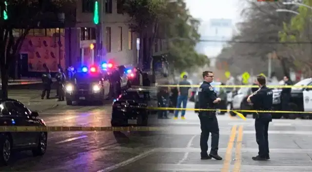 Un ataque armado frente a un bar en Austin dejó tres muertos y 14 heridos.