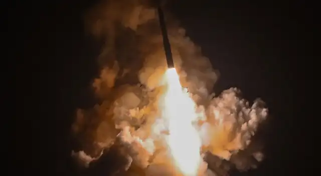 La arma de guerra "destructiva" capaz de portar múltiples bombas nucleares que tiene preparada EE.UU contra Irán