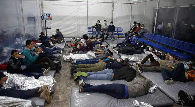 Grupos proinmigrantes piden liberar familias en Dilley.