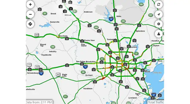 Condado de Liberty: carriles reabren tras accidente de un camión de 18 ruedas de Walmart.
