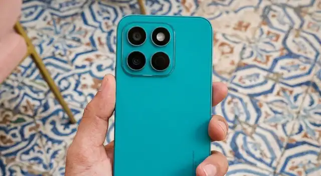Este celular cuenta con colores preciosos para todos los gustos.