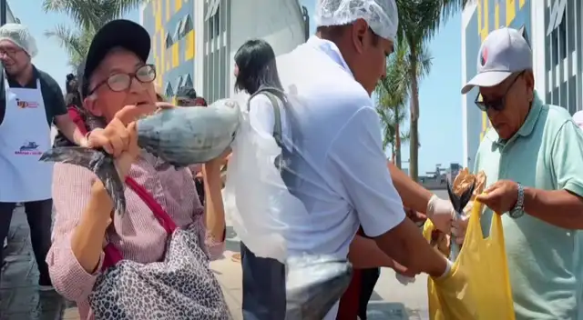 Este municipio de Lima Sur entregó alimentos de primera necesidad a la tercera edad.