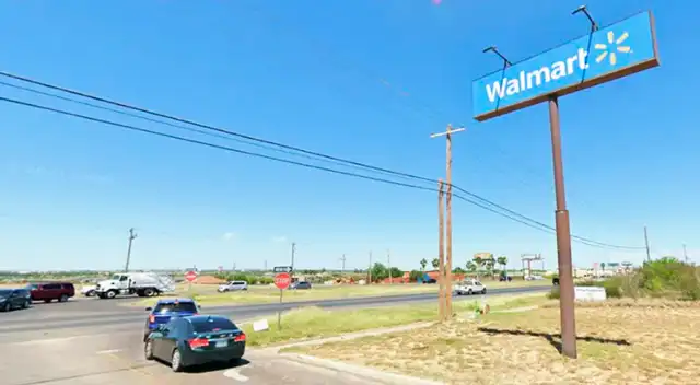 Reportan choque entre cuatro vehículos que ocasionó el cierre inmediato de esta vía cerca a Walmart. Reportan choque entre cuatro vehículos que ocasionó el cierre inmediato de esta vía cerca a Walmart.