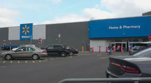 Revelan posible móvil del apuñalamiento mortal en Walmart; sospechoso expone qué pasó Revelan posible móvil del apuñalamiento mortal en Walmart; sospechoso expone qué pasó