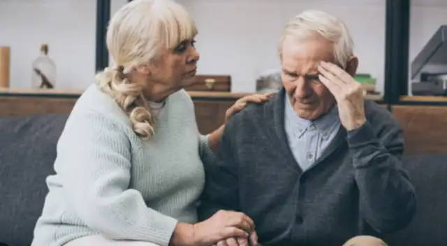 Adultos mayores inmigrantes han sido dado de baja de la cobertura de Medicare por insólita razón.