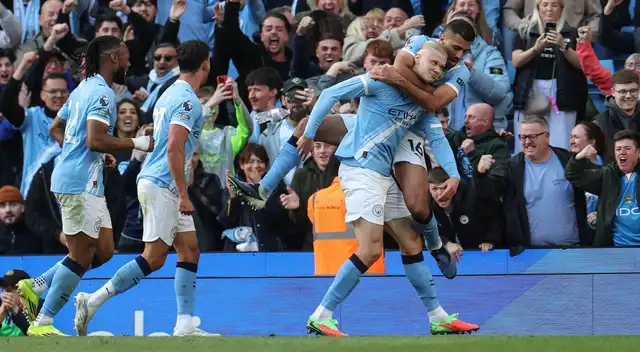 Manchester City venció por 2-1 al Arsenal y sigue en la lucha por la Premier League