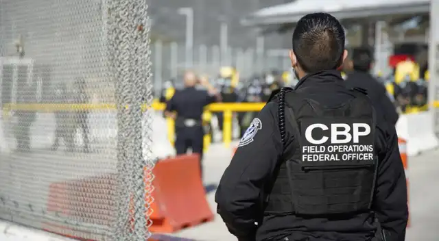 Atención, inmigrantes: expulsarán a latinos que usen este documento de forma incorrecta.