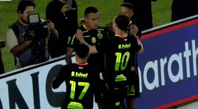 Álex Valera marcó el 3-0 de Universitario.